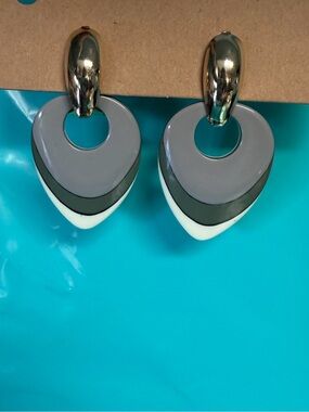 Retro Geometric Layered Drop Earrings White Gray Gold Tone Statement